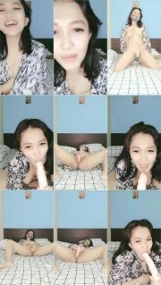 Miss Queencay colok memek ngangkang