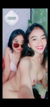 Duo gadis bening kimcil live bar-bar