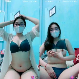 REAL! Julia Hot uting nenen bulat mulus