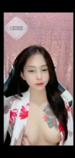 Host Dedek Sipit uting Pink Hiyun