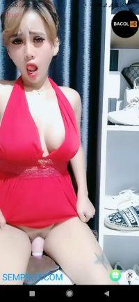 Miss V 3 Dildo memek mulus