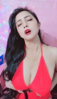 Tante Amora tampil sexy binal