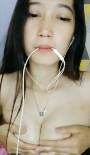 Zahra adek manis remas tetek