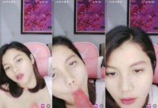 Kimmy Sepong Dildo Jepit di Dada Mango Live