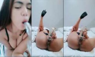 Caroline Colok Memek pake Botol Kaca