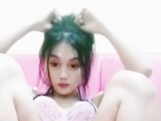 Mumun Ngangkang Pamerin Memek No Bulu